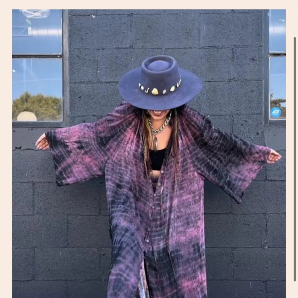 Kantha Bae Woodstock Duster
One size
Brand New